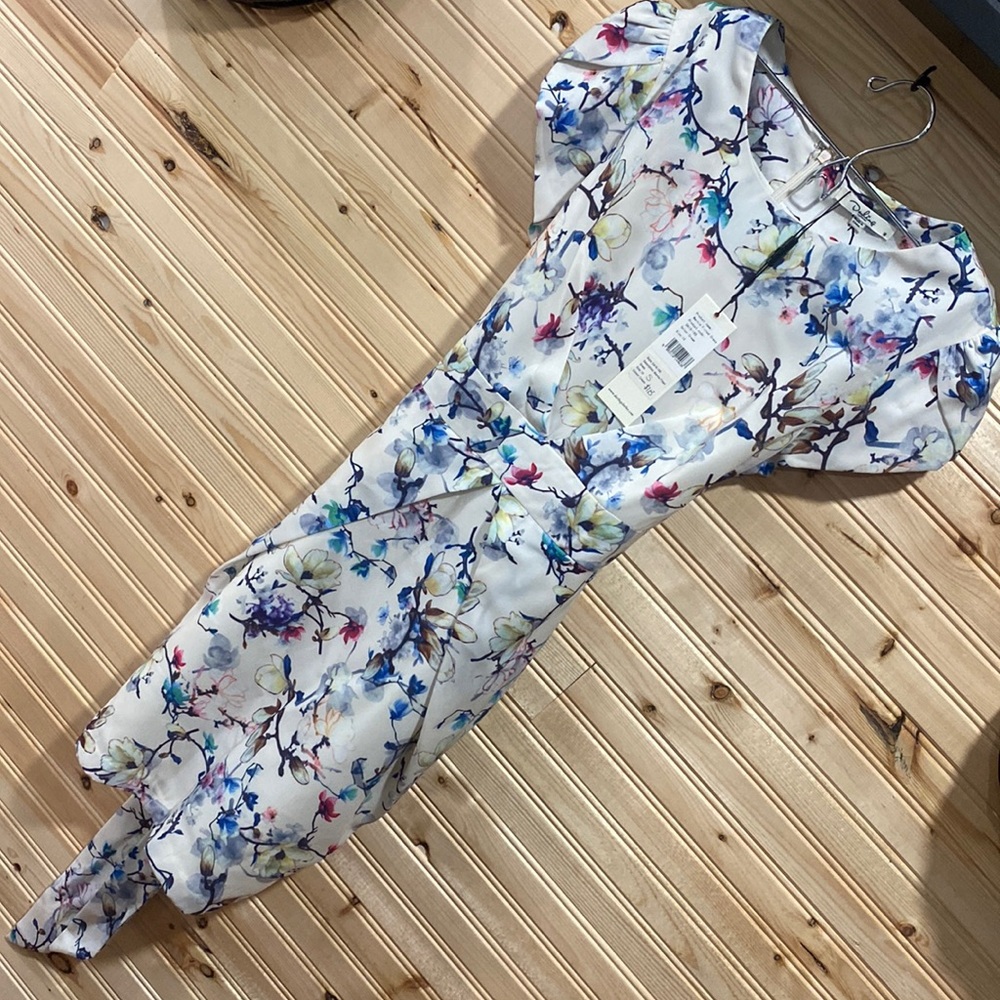BNWT. Darling London. Marnie Fitted Dress. Size small.